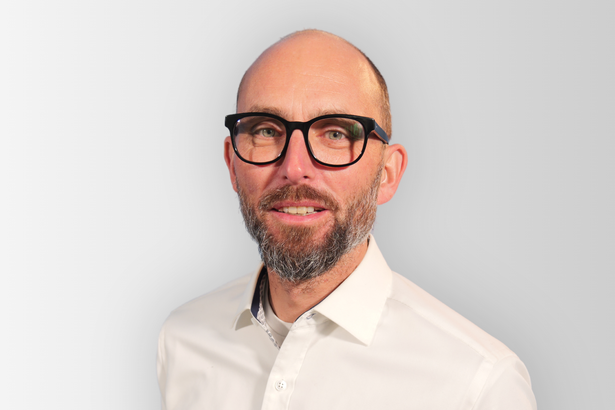 Hulsbergen-Stephan piel-die-technische-grosshandlung-header-expertenprofil-dominik-wulkow-portrait-klein