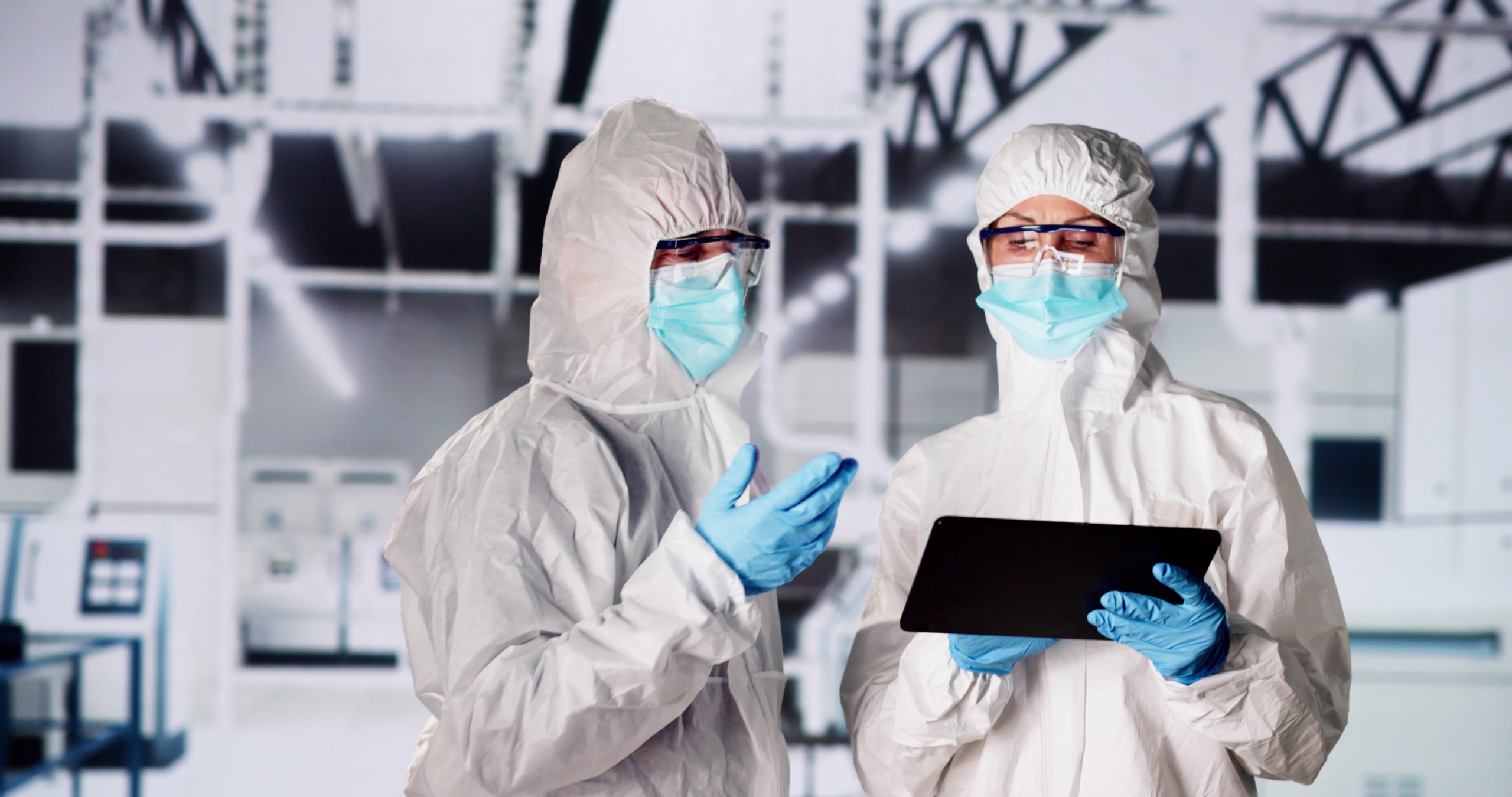 Sterile,Semiconductor,Manufacturing,Factory,And,Worker,In,Coverall